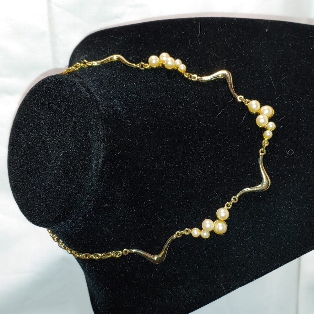 Vintage Gold Tone With Pearl Design Necklace